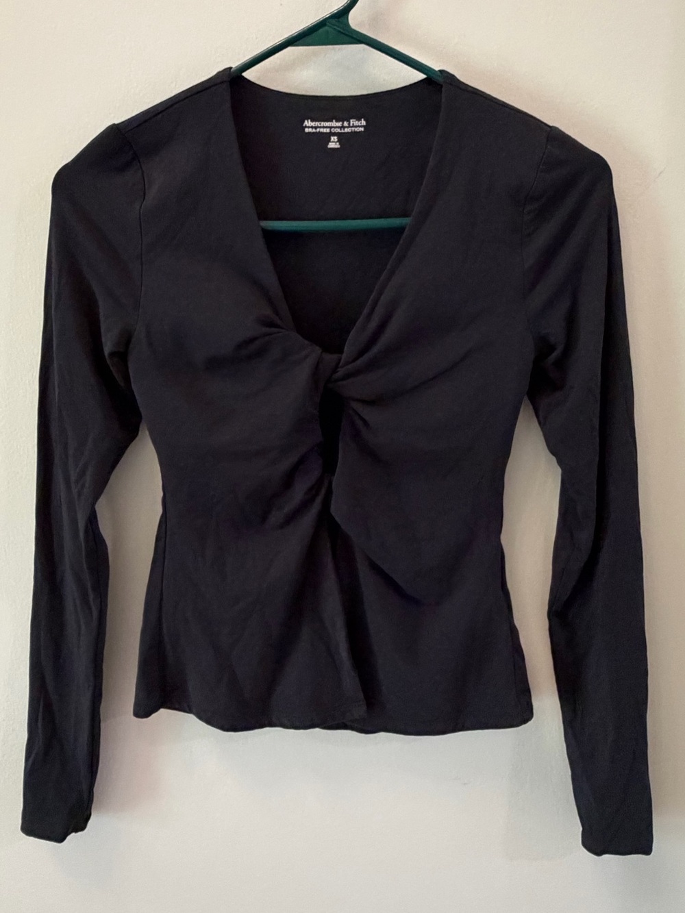 Women's BLACK Long Sleeve Cut Out Twist Top Bra Free Collection Size XSmall